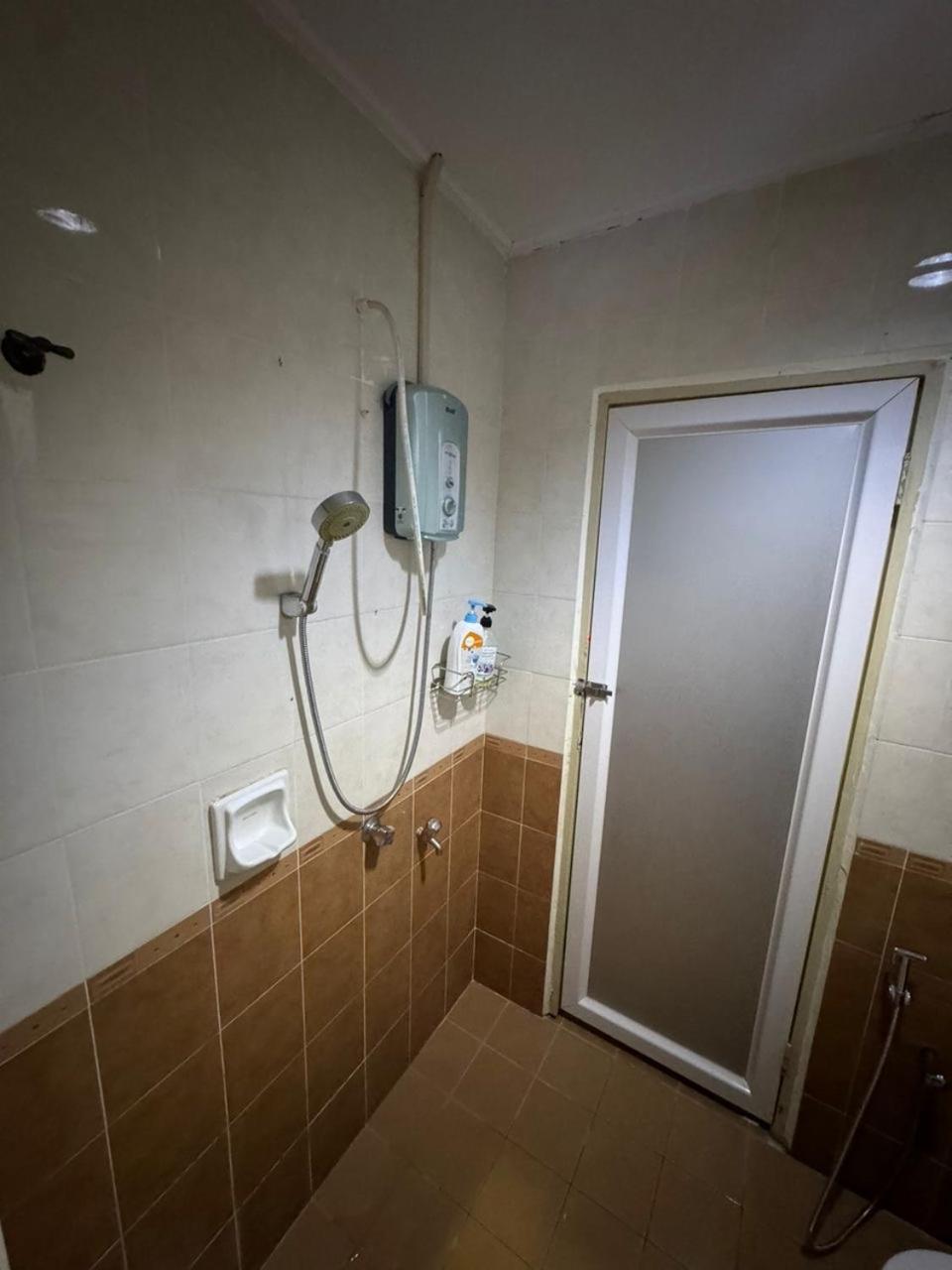 Momo Guest House Kuala Terengganu Buitenkant foto