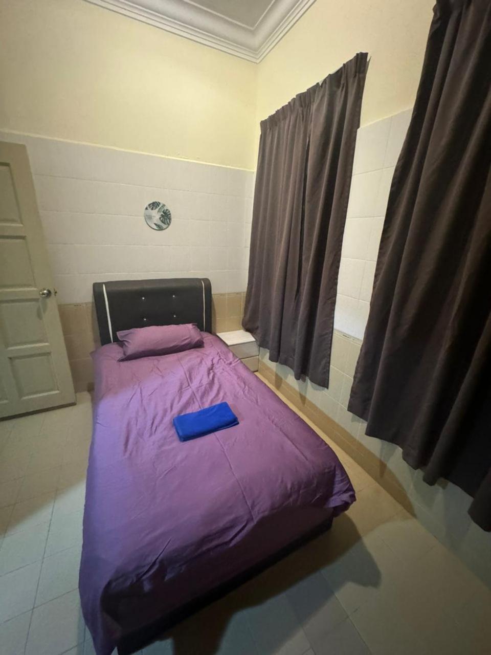 Momo Guest House Kuala Terengganu Buitenkant foto
